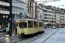 Abschied vom oberirdischen Straßenbahnbetrieb zwischen Wehrhahn und Kirchplatz am 20.02.2016. Aus diesem Anlaß waren auch zahlreiche Museumsfahrzeuge zwischen Gerresheim und der Düsseldorfer Innenstadt unterwegs wie hier der KSW-Zug mit Triebwagen 14 und Beiwagen 332 an der Haltestelle Jacobistraße.