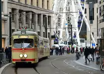 Abschied vom oberirdischen Straßenbahnbetrieb zwischen Wehrhahn und Kirchplatz am 20.02.2016. Aus diesem Anlaß waren auch zahlreiche Museumsfahrzeuge zwischen Gerresheim und der Düsseldorfer Innenstadt unterwegs. Hier kommt der 1960 für die Fernbahnlinie nach Duisburg gebaute GT8 2498 am Jan-Wellem-Platz an (vom Platz ist nach dem Bau des Kö-Bogens allerdings nichts mehr übrig geblieben).
