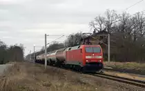152 159 passiert mit einem kurzen Güterzug am 16.02.16 Raguhn Richtung Bitterfeld.