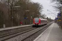 Am 21.02.16 wurde 423 108-0 als S2 nach Markt Schwaben beim Halt in Poing fotografiert.