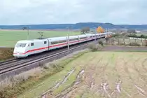 Ein nach München fahrender ICE am 18.10.02 beim Lehrberger Ortsteil Schmalenbach in bei Strecken-km 57.0.