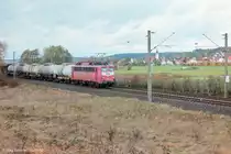 140 740 mit einem Güterzug südwestlich von Lehrberg bei km 57.8 am 18.10.02. Heute kreuzt im Hintergrund die Bundesstraße  B 13 auf einer großen Brücke das Rezattal und die Bahnlinie.