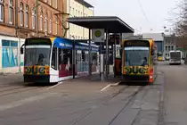 Bahnhofsvorplatz von Nordhausen. TW 203 fährt ins stäadtische Krankenhaus in der Stadt. TW 201 fährt nach Ilfeld in die Neanderklinik. 19.02.2016
