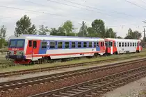 5047 058-2 und 5047 012-9 am 17.August 2014 in Gänserndorf.