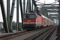 1144 003-1 am 07.September 2014 bei der Hst. Handelskai.