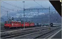 Zita, Ivon und Natalie warten in Brig auf die Weiterfahrt Richtung Norden.
Hier noch die UIC Nummern der  Damen : 91 85 4430 112-3 CH-CROSS, 91 85 4430 115-6 CH-CROSS und 91 85 4430 114-9 CH-CROSS.
19. Feb. 2016