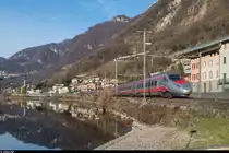 Ein Trenitalia ETR 610 hat auf seinem Weg als EC 158 von Milano nach Luzern gerade Capolago durchfahren. 20. Februar 2016