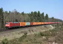 152 143 mit KT 50283 (Maschen Rbf–Bebra Rbf) am 15.04.2015 zwischen Unterl�� und Eschede