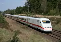 401 556 als ICE 881 (Hamburg-Altona–M�nchen Hbf) am 15.04.2015 zwischen Unterl�� und Eschede