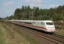 402 046 als ICE 880 (M�nchen Hbf–Hamburg-Altona) am 15.04.2015 zwischen Eschede und Unterl��