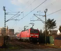 143 925 kam mit +10min als Gegengleisfahrt mit dem RB27 über den Bahnübergang Bergheimer Straße gefahren. Weil der Rb27 außerplanmäßig in Grevebroich endete fuhr er bis Grevenbroich Erftwerk im Gegengleis wo er dann ins Regelgleis wechselte.

Grevenbroich 17.02.2016