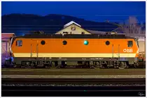 Schachbrett 1144 092 fotografiert zur blauen Stunde im Bahnhof Knittelfeld. 22_02_2016