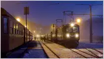 1099.010 & 1099.013 fahren als REX 6814  Ötscherbär  von Mariazell nach St.Pölten. 
Mariazell 8_12_2010