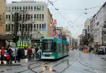 Seit dem 07.02.1876 fuhr die Düsseldorfer Pferdebahn durch die Schadowstraße, doch jetzt gibt es dort keinen oberirdischen Schienenverkehr mehr. Am letzten Betriebstag, dem 20.02.2016, trifft der NF8 2106 als Linie 706 noch einmal an der Haltestelle Jacobistraße ein.