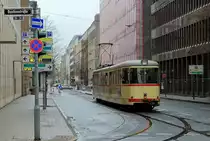 ... und tschüss. Am letzten Tag vor Aufnahme des U-Bahn-Betriebes ist der GT8 2663 am 20.02.2016 noch einmal auf der Breite Straße in Richtung Heinrich-Heine-Allee unterwegs.