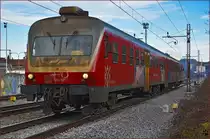 SŽ 814-121 fährt durch Maribor-Tabor Richtung Ormož. /27.2.2016