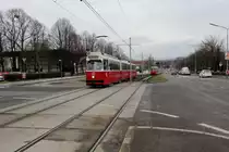 Wien Wiener Linien SL 67 (E2 4096 (SGP 1990) + c5 1496 (Rotax 1988) Neilreichgasse / Wienerfeldgasse am 15. Februar 2016.