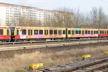 481 470-3  DUNKIN´DONUTS  S-Bahn Berlin als S75 (S 74087) von Berlin Warschauer Straße nach Berlin-Wartenberg in Berlin-Hohenschönhausen. 27.02.2016
