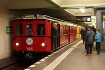 Am 28.02.2016 jährte sich die Verlängerung der heutigen U6 von Tempelhof nach Alt-Mariendorf zum 50. Mal.
Die BVG setzte den historischen Triebwagen 563 vom Typ CII T 2 ein.
Er wurde 1929 in Dessau gebaut.
