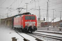 189 004 mit  Gz LKW Walther  bei der Durchfahrt im Bhf Lichtenfels 27.01.07