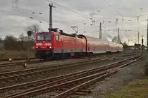 143 194 kommt mit einem RB 27 vor meine Linse, auf dem Weg nach Mönchengladbach Hbf.
2.3.2016