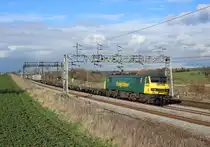 90016 approaches Heamies Farm whilst working 4L90, 1018 Trafford Park-Felixstowe liner, 24 Feb 2016