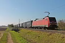 152 164-0 am 31.10.2014 mit einem Containerzug nördlich von Müllheim (Baden) bei Hügelheim und fuhr gen Norden.