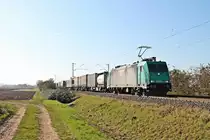 Am 31.10.2014 fuhr 185 577-4, welche zu diesem Zeitpunkt noch für Crossrail fuhr, mit einem Containerzug (Italien - Antwerpen) bei Hügelheim in Richtung Freiburg. Die 185 577-4 bespannte den zug bis nach Aachen West, wo sie den zug an eine Class 66 von Crossrail abgegeben hat.