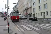 Wien Wiener Linien SL D (E2 4022 (SGP 1979) + c5 1422 (Rotax 1978) Prinz-Eugen-Straße (Hst. Schloss Belvedere) am 15. Februar 2016.