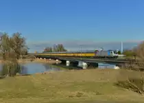 185 677 mit DGS 47163 am 22.02.2016 bei Plattling. 