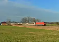 101 022 mit EC 115 am 30.01.2016 bei Weisham. 