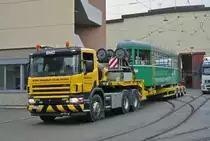 Am 03.03.2016 geht der B 1442 auf die letzte Reise. Hier verlässt der Lastwagen das Areal der Hauptwerkstatt.