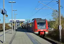 423 040 S12 von Düren nach Au/Sieg beim Halt in Merzenich - 03.12.2015
