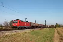Ebenfalls mit einem gemischten Güterzug unterwegs in Richtung Schweiz am 31.10.2014, die 185 111-2 bei Hügelheim.