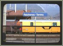 Blick aus dem ge�ffneten Wagenfenster ist bei der RhB noch m�glich, ausser es seien die Panoramawagen. Xak 9456 ist ein ehemaliger Postwagen. (18.03.2007)