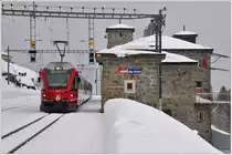 R1644 mit ABe 8/12 3511 in Alp Grüm. (25.02.2016)