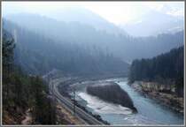 Sieht aus wie in den Rocky Mountains, es gibt aber im Moment hier noch keine B�ren. Vorderrheinschlucht zwischen Versam und Valendas. (18.03.2007)