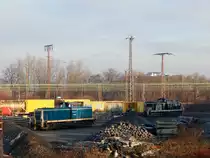 Am Morgen des 25.2.16 standen die 295 088-9 in Ozeanblau/beige und rechts die  Steampunk Lok  295 076-4 in Essen abgestellt.

Essen 25.02.2016