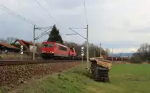 155 191-0 und 261 026-9 zu sehen am 06.03.16 in Remschütz.
