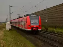 Einen etwas beschnittenen Lauf haben die Züge der RE6a seit dem im Kölner Hbf die S-Bahngleise renoviert werden. Geführt wird der Zug vom 425 077-5 am heutigen Sonntag
den 6.3.2016