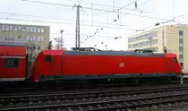 146 279 DB steht mit dem RE1 im Bahnhof Aachen bereit zur Abfahrt nach Hamm-Westfalen. 
Aufgenommen vom Bahnsteig 6 vom Aachen-Hbf. 
Am Nachmittag vom 6.3.2016.