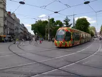 Tram TaM-2058 (Citadis302 Alstom)unterwegs auf L2 nach Sabines. 
Hier am Bahnhof Saint-Roch kreuzen sich alle 4 existierenden Straßenbahnlinien Montpelliers.

2015-05-30 Montpellier Gare-Saint-Roch 