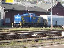 V 1802 der Mittelweserbahn bei der Abholung von G�terwagen im Siegener Bahnhof.