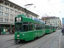 Be 4/4 487 mit B 1485 + B ???? eingeteillt auf der Linie 14 beim verlassen der Haltestelle Claraplatz am 17.03.2007