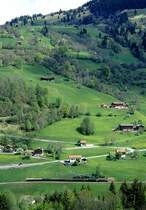 RhB Dampfzug 3031 f�r Dampffreunde der RhB von Landquart nach Davos Platz am 09.05.1999 oberhalb K�blis mit Vorspann-E-Lok Ge 6/6 I 414 - G 4/5 107 - B 2245 - B 2246 - D� 4052II -B� 2060 - C � 2012 - A� 1102. Hinweis: Vorspann aus Lastgr�nden zwischen K�blis und Davos-Wolfgang n�tig.
