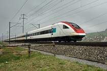 RABDe 500 031-0, noch ohne Namen. Ein leichter Hagelschauer kurz vor Fr�hlingsbeginn h�lt einen vom Fotografieren nicht ab. Nur etwas kalt war es im Fricktal (Kanton Aargau) am 19.3.2007.