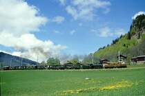 RhB Dampfzug 3031 f�r Dampffreunde der RhB von Landquart nach Davos Platz am 09.05.1999 kurz vor Klosters Dorf mit Vorspann-E-Lok Ge 6/6 I 414 - G 4/5 107 - B 2245 - B 2246 - D� 4052II -B� 2060 - C � 2012 - A� 1102. Hinweis: Vorspann aus Lastgr�nden zwischen K�blis und Davos-Wolfgang n�tig.
