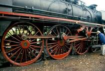 So filigran k�nnen fast 2000 PS aussehen. Enfach begeisternd. Ohne einen zweiten Fan, der vor ihr stand, konnte man sie nicht ablichten. Das Foto entstand bei einer Veranstaltung der AVG im Bahnhof Busenbach am 12.10.1996