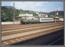 Gl�cksfall eines 11 J�hrigen Fotografen ;-) E40 128 ist soeben mit einer Rollenden Landstra�e in den Bahnhof Kufstein eingefahren. Aufgenommen im Sommer 2001