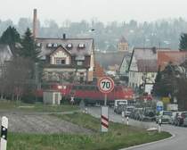 140751-9 mit 2ter 140er in Doppeltraktion vor Kesselwagenzug am B� in Magstadt am 21.03.2007